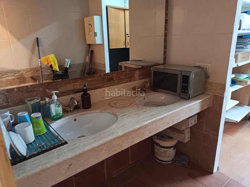 Foto dcf657af-25aa-47f2-82d4-691d3c189b1a. Alquiler local comercial magnífico local comercial en chaflán en Barberà del Vallès