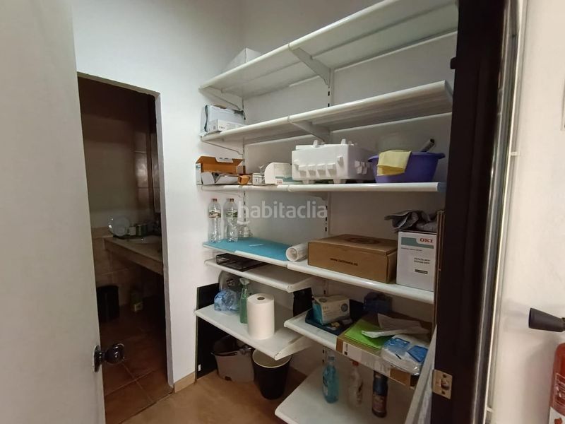 Foto df789f4a-7d59-46f0-ba28-a0a295133b59. Alquiler local comercial magnífico local comercial en chaflán en Barberà del Vallès