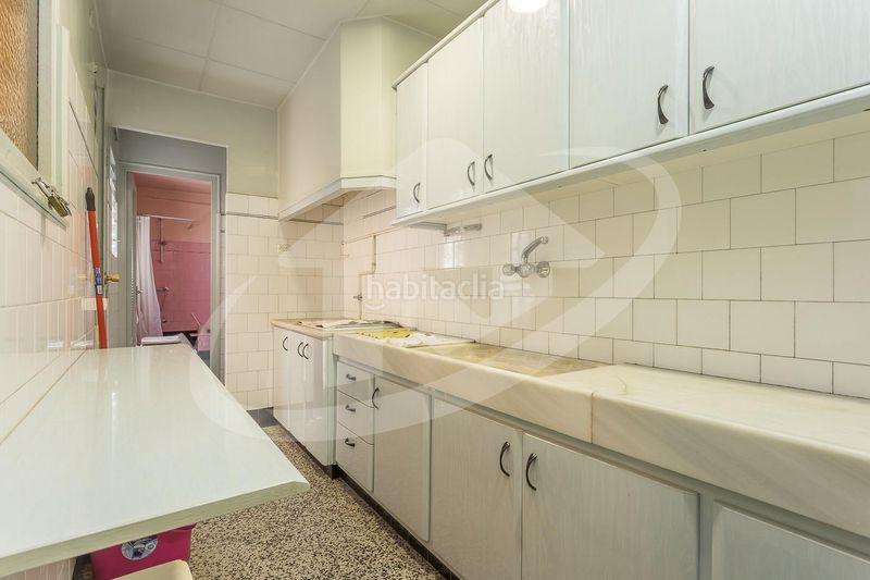 Foto 3fb7d2d8-d910-45a0-973d-da5a3b0fd3f0. Casa adossada amb aparcament a Gràcia Sabadell