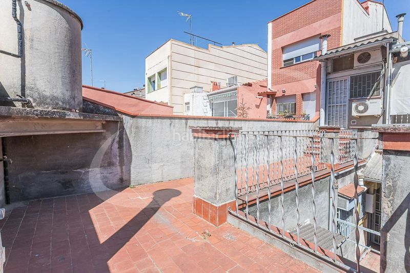 Foto 9dfdbe9b-e7e8-4d50-a688-1dff2085cf2e. Casa adossada amb aparcament a Gràcia Sabadell