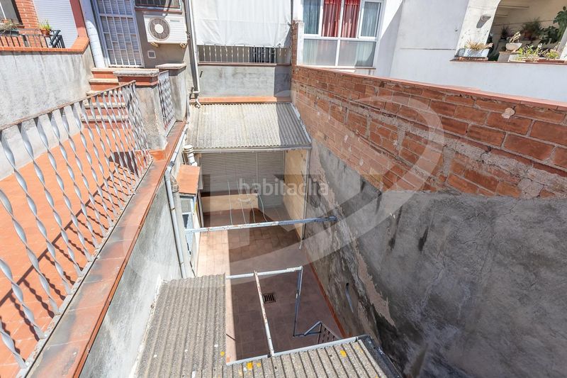 Foto f5d8b63d-963e-48ec-8b23-a20f5ab24c27. Casa adossada amb aparcament a Gràcia Sabadell
