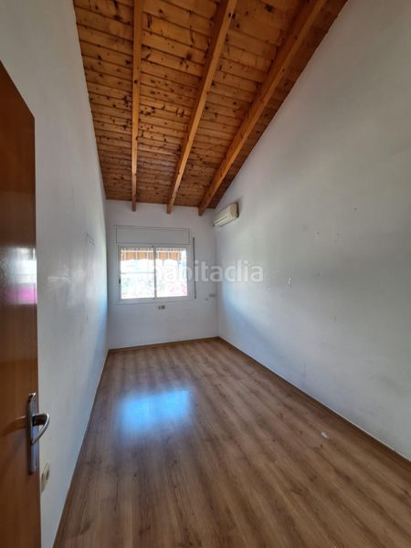 Foto 1de57ef7-4fcc-4980-9e3c-352fb5e3f60d. Casa adossada amb calefacció aparcament a Roc Blanc Terrassa