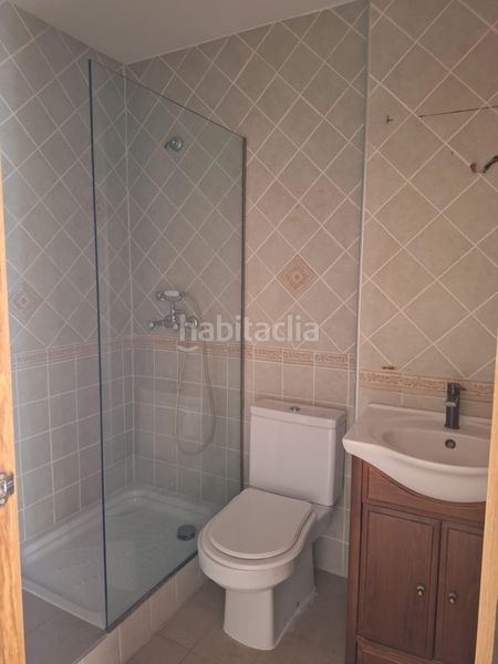 Foto 8d843639-8e19-4d73-b527-cdcb51fae231. Casa adossada amb calefacció aparcament a Roc Blanc Terrassa