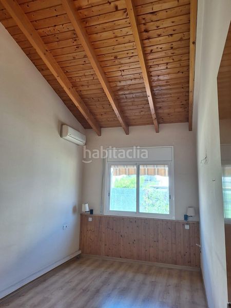 Foto f1d55330-1258-4577-a8d0-5ca33ecb6f06. Casa adossada amb calefacció aparcament a Roc Blanc Terrassa