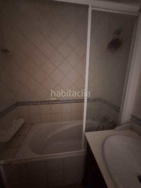 Foto f9348966-d887-4980-88d7-cd16bbd2ef8d. Casa adossada amb calefacció aparcament a Roc Blanc Terrassa