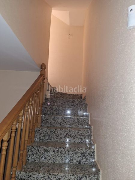 Foto f9644449-a33a-48f8-8e1c-3d5047d32223. Casa adossada amb calefacció aparcament a Roc Blanc Terrassa