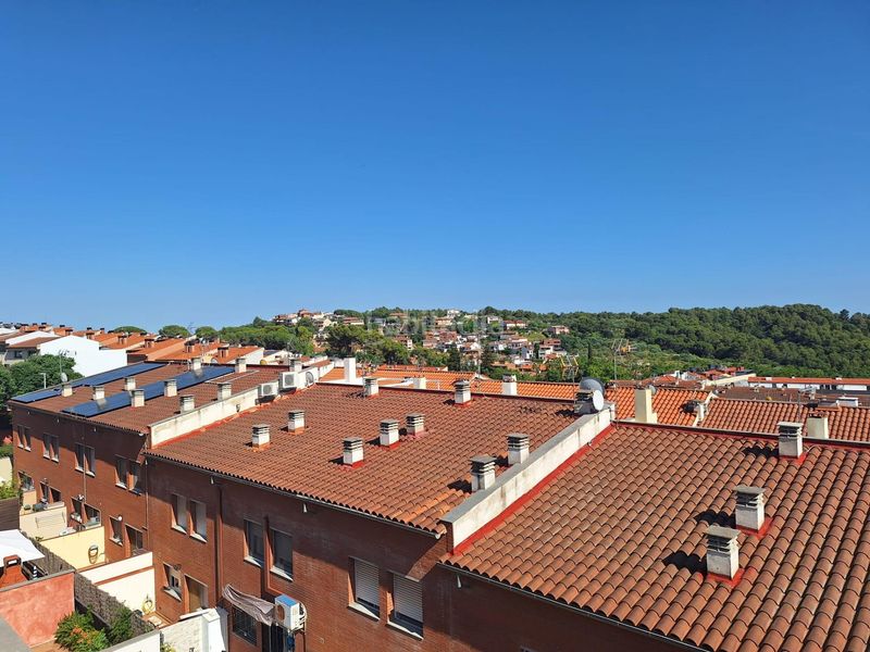 Foto bfcdc774-a7cf-4e7e-b78b-a320fcc9c248. Casa adossada amb calefacció aparcament a Eixample - Can Bogunyà Castellar del Vallès