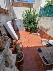 Casa adossada a Espai Tolra - Els Pedrissos - Can Carner. Casa en planta en semi centro