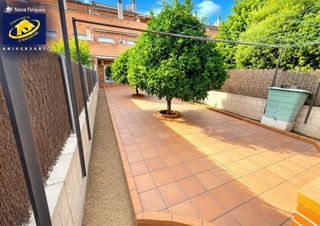 Maison jumelée à Eixample - Can Bogunyà. Increíble adosada con patio de 100m2 a pie de comedor