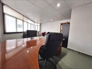 Miete Büro in Centre-Eixample-Can Llobet. Inversión segura  oficinas esquineras en el paseo doctor moragas