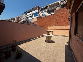 Casa in Ca n'Oriac. Casa en canoriac con terraza y local comercial con posibilidad d