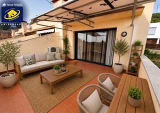 Semi detached house in Eixample - Can Bogunyà. Fantástica casa a 3 vientos exterior con amplia terraza