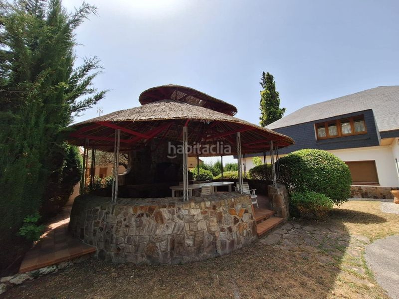 Foto 42f69241-57f3-47e2-a8e1-3dc83dda59e1. Casa amb calefacció aparcament piscina a Airesol Castellar del Vallès