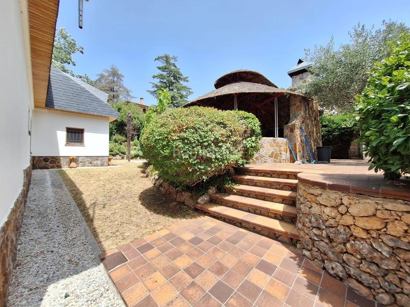 Foto e8694858-5b23-4dfc-8b6f-d4fc52007dd3. Casa amb calefacció aparcament piscina a Airesol Castellar del Vallès