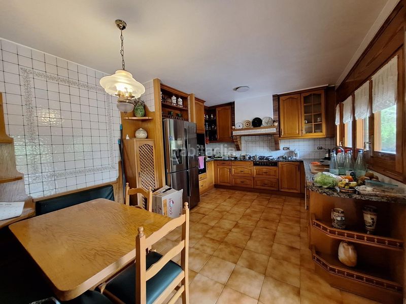 Foto f7b0e09e-8b7a-4b3c-8f1b-2ed144cb7950. Casa amb calefacció aparcament piscina a Airesol Castellar del Vallès