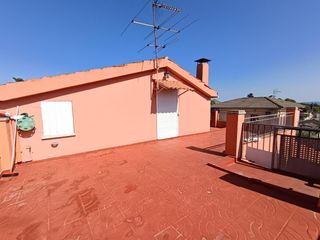 House in Sentmenat. Especatacular casa en pedrasanta, con solarium y mucho mas