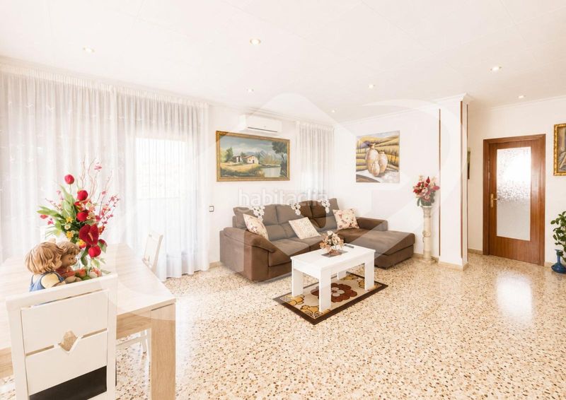 Foto f9e41ae6-71f2-405d-8ce5-8c352f6871be. Casa amb calefacció aparcament a Sentmenat