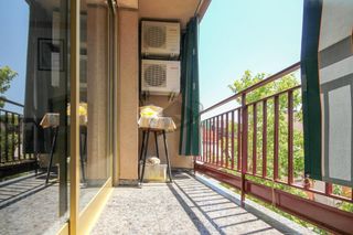 Appartement à Centre-Eixample-Can Llobet. Amplio piso de 4 habitaciones con gran balcón
