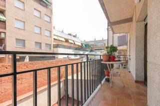 Apartament a Centre. Amplio piso con balc�n a 1 minuto a pie de la rambla sant jordi