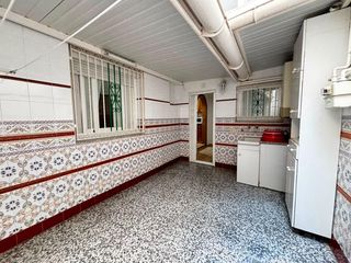Flat in La Roureda. Planta baja con patio en la roureda