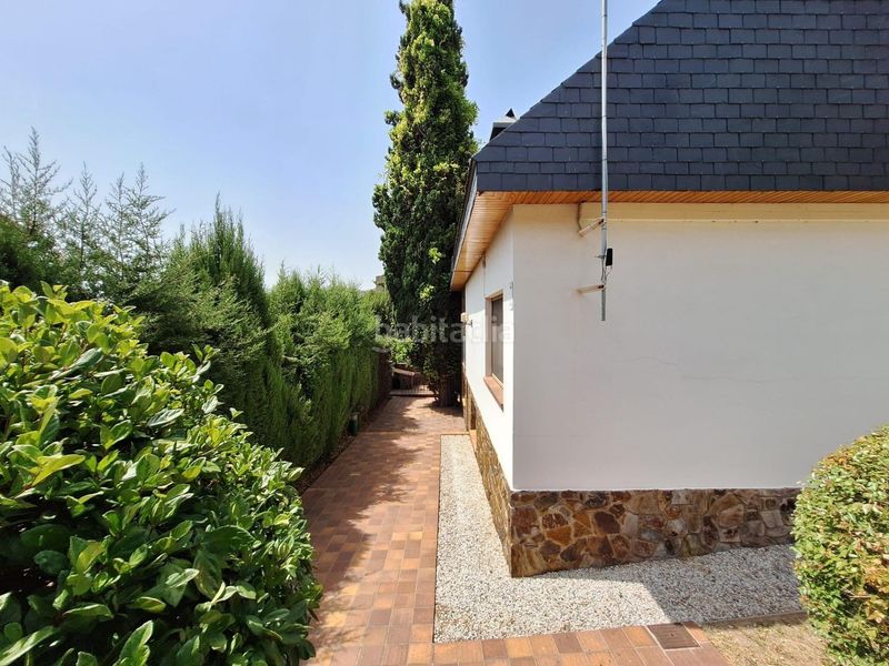 Foto 0bbda604-9d16-480b-bff2-1aa31282b36c. Casa amb calefacció aparcament piscina a Airesol Castellar del Vallès