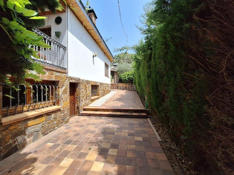 Foto f951763f-3ceb-474c-a30b-132bfb3fc58b. Casa amb calefacció aparcament piscina a Airesol Castellar del Vallès