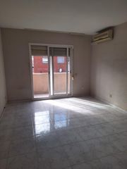 Flat in Parets del Vallès. Piso de 3 habitaciones con terraza