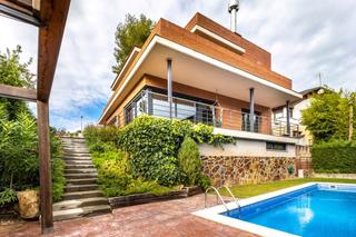 Casa a Valldoreix. Espectacular junto estacin fcg