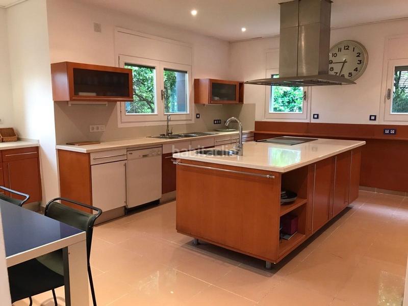 Foto 0829f850-ff49-486e-8b1b-1cc421cce810. Casa con riscaldamento parcheggio piscina in Golf-Can Trabal Sant Cugat del Vallès