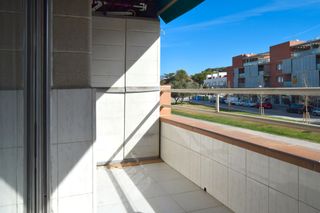 Piso  Carrer de mil i fontanals. Piso con 4 habitaciones con ascensor, calefaccin y aire acondic