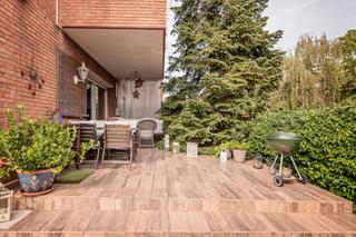 Planta baixa a Sant Domènec. Esquinera con jardín junto ffcc