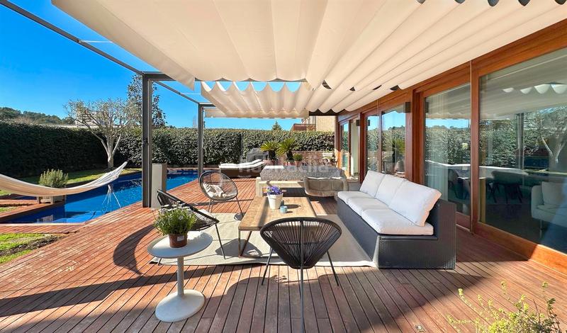 Foto 772b67cd-e71e-4b58-9ccd-bab3eb8777b5. Chalet mit kamin heizung parking pool in Golf-Can Trabal Sant Cugat del Vallès