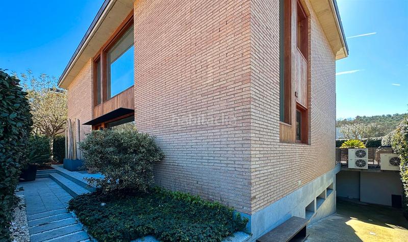 Foto 44719720-c140-4092-9698-e7aefa463e32. Chalet con camino riscaldamento parcheggio piscina in Sant Cugat del Vallès