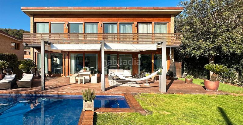 Foto 5586cc03-afe1-43d1-8973-69b125b28d79. Chalet con camino riscaldamento parcheggio piscina in Sant Cugat del Vallès