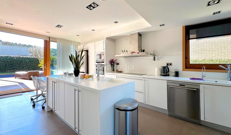 Foto c68a2461-6b35-434d-8249-5ffceee51a10. Chalet con camino riscaldamento parcheggio piscina in Sant Cugat del Vallès