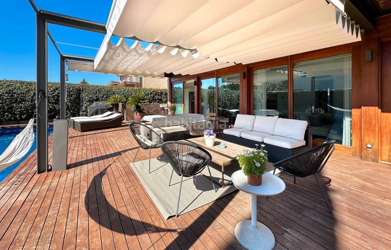 Foto f7853eac-a1cd-42b8-912b-07d93232155b. Chalet con camino riscaldamento parcheggio piscina in Sant Cugat del Vallès