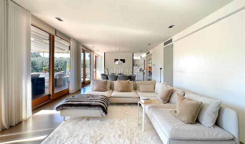 Foto 1a3baf2d-9fbf-46fe-bb39-82831190530c. Xalet amb xemeneia calefacció aparcament piscina a Sant Cugat del Vallès