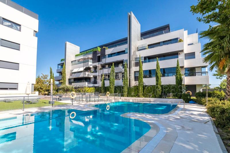 Foto 46dad61e-9741-40b2-af46-faaf4aa08cd8. Rent penthouse with heating parking pool in Valdepastores-Las Encinas Boadilla del Monte