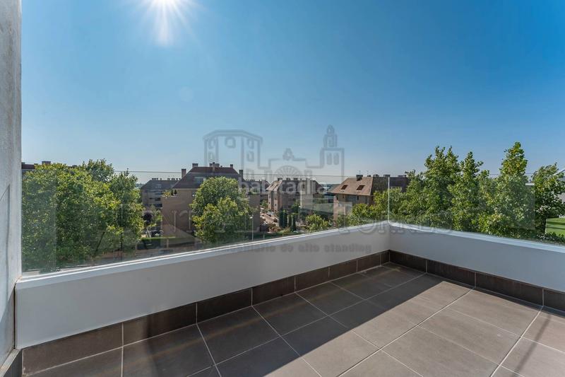 Foto a5337c72-57eb-41c5-bedd-c994bbaff2e9. Rent penthouse with heating parking pool in Valdepastores-Las Encinas Boadilla del Monte