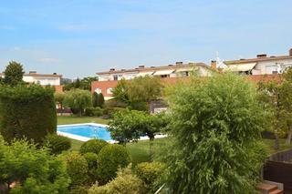 Lloguer Casa aparellada  Carrer d'ordal. Con piscina, cerca ffcc