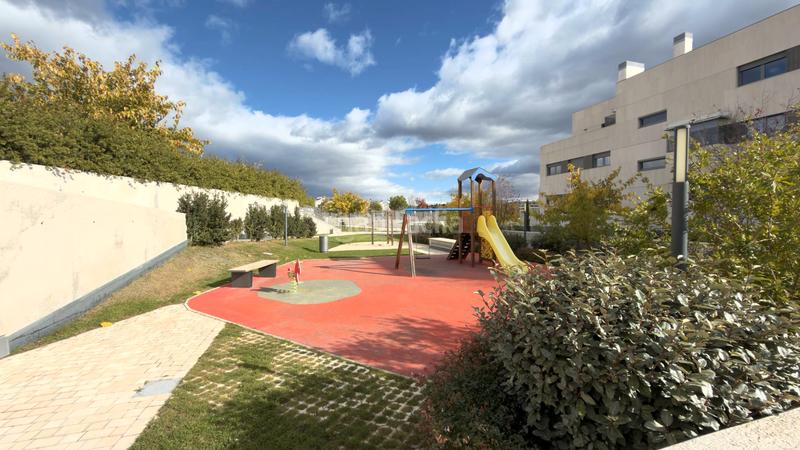 Foto 69d6bc57-dcad-4b9e-b525-839c3d6460e3. Lloguer planta baixa amb calefacció aparcament piscina a Boadilla del Monte