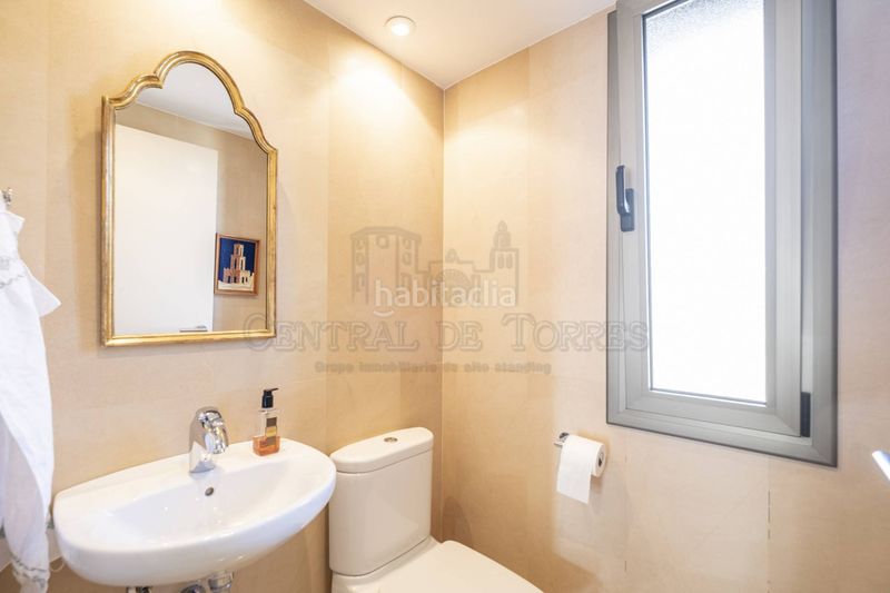 Foto 268de828-606f-4bfe-8d8e-d2830a6cf98a. Àtic amb xemeneia calefacció aparcament piscina a Sant Cugat del Vallès