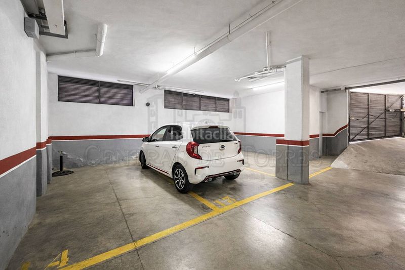 Foto 4b9f93fd-6fd6-42d3-a6de-49a9b8a57152. Àtic amb xemeneia calefacció aparcament piscina a Sant Cugat del Vallès