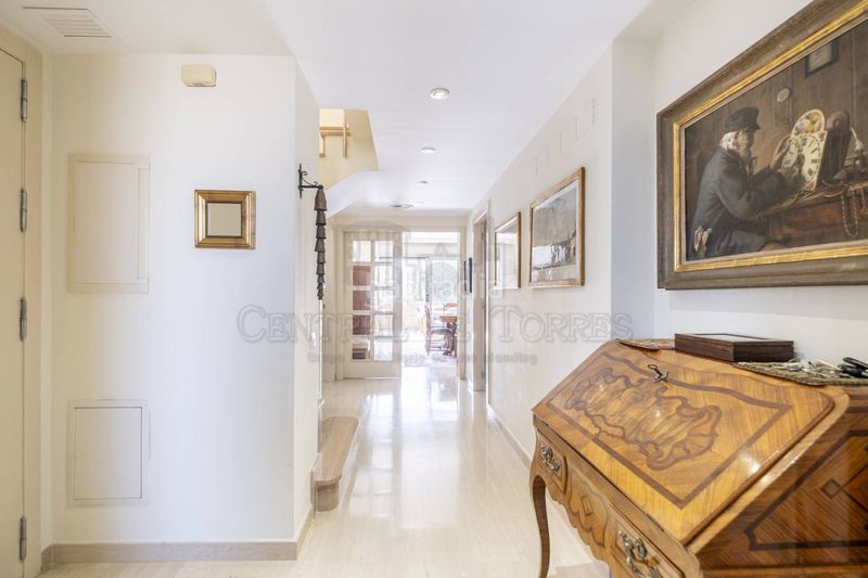 Foto 5006be80-f56e-4d0d-9744-ff0f31db6b02. Àtic amb xemeneia calefacció aparcament piscina a Sant Cugat del Vallès