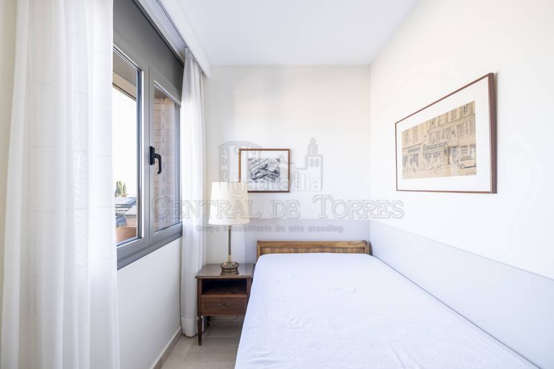 Foto 569e5e5f-ac83-4078-b22d-8e667c92c18c. Àtic amb xemeneia calefacció aparcament piscina a Sant Cugat del Vallès