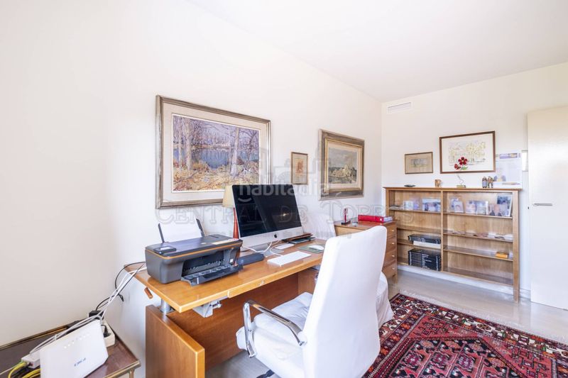 Foto 8a6337d0-7107-47cd-bd0f-831007581935. Àtic amb xemeneia calefacció aparcament piscina a Sant Cugat del Vallès