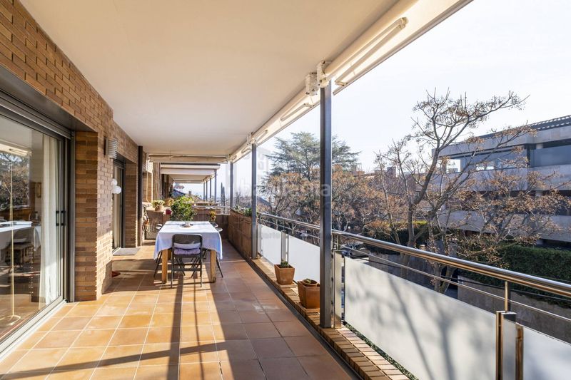 Foto 9ee79cdf-018f-4ea8-9d91-266c24452525. Àtic amb xemeneia calefacció aparcament piscina a Sant Cugat del Vallès