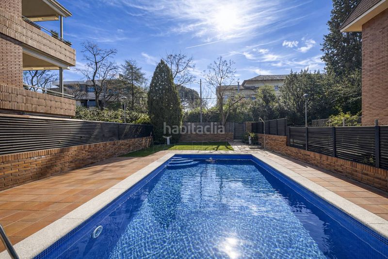 Foto f46f8fe9-967c-4f07-8f22-7247cf5a83be. Àtic amb xemeneia calefacció aparcament piscina a Sant Cugat del Vallès