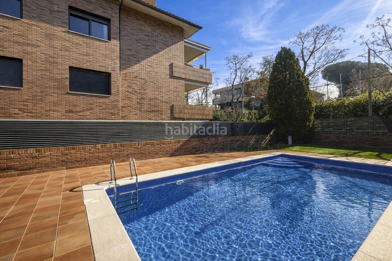 Foto ff698d10-624f-4534-8a05-90e84e9407c3. Àtic amb xemeneia calefacció aparcament piscina a Sant Cugat del Vallès