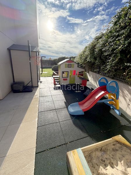 Foto 0dbf52b9-5d4a-468f-9614-1c34353d1306. Lloguer planta baixa amb calefacció aparcament piscina a Boadilla del Monte